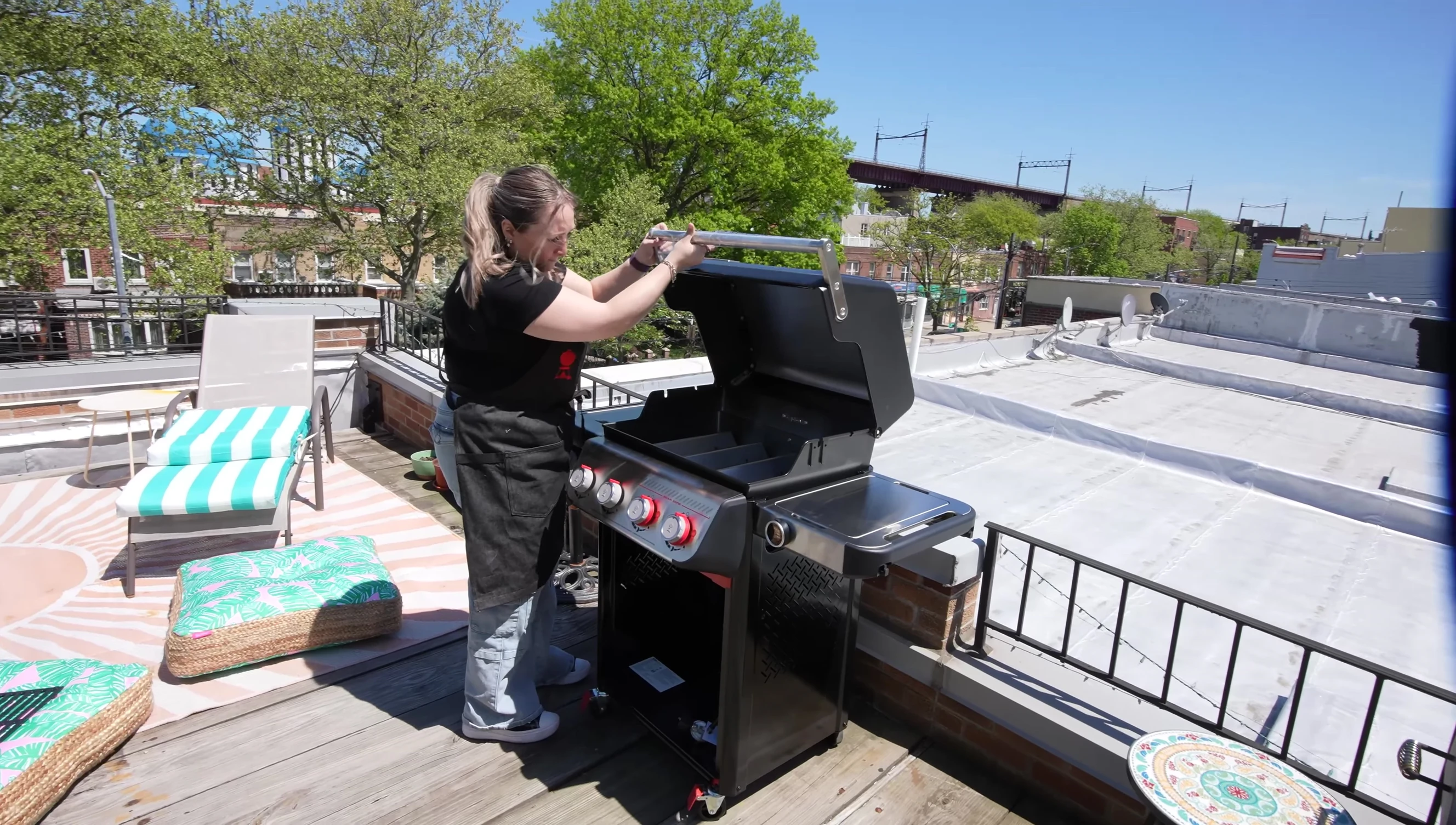 Weber Spirit EP425 grill during assembly