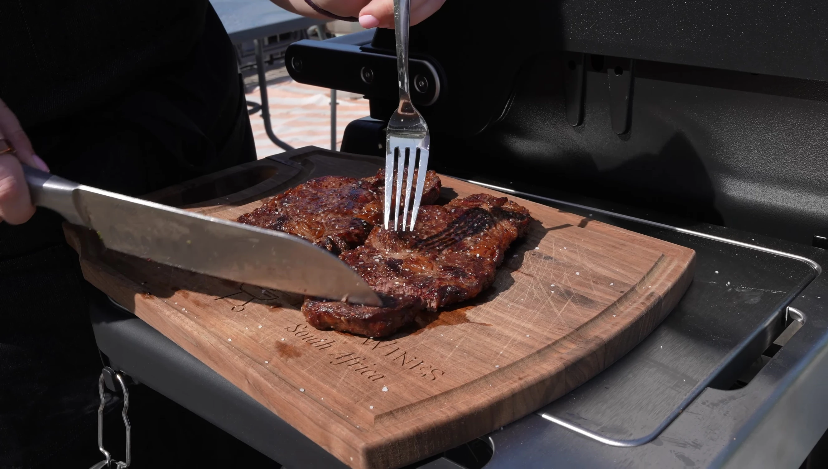 Close-up of the grill without a propane gauge