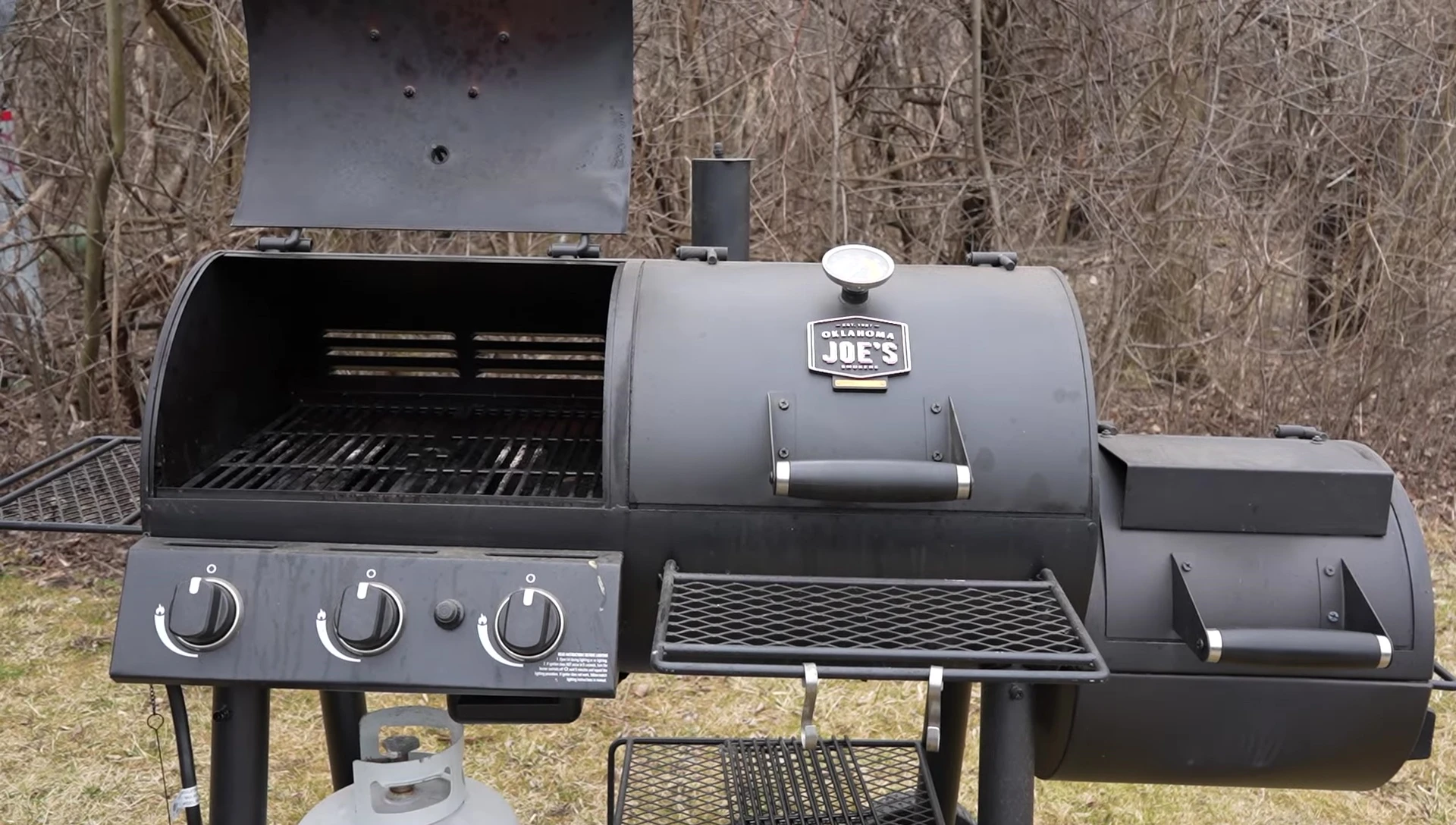 Close-up of the three-burner propane grill