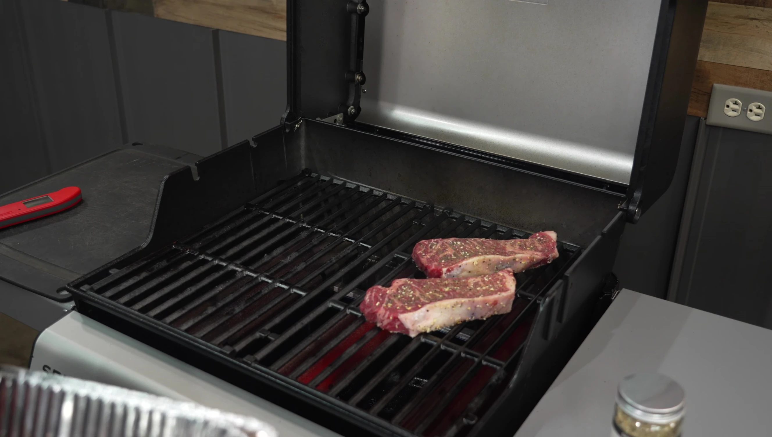 Steak cooking with sear zone