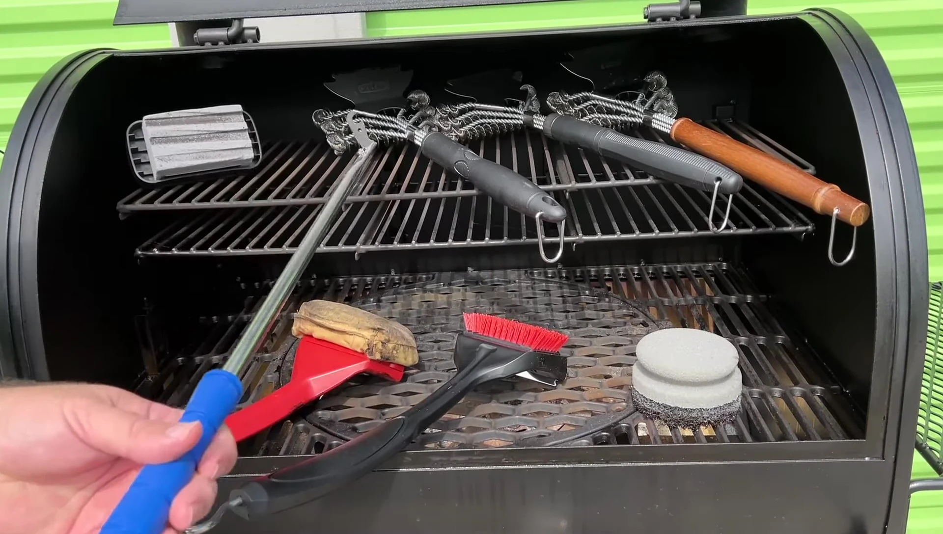 Grill floss cleaner