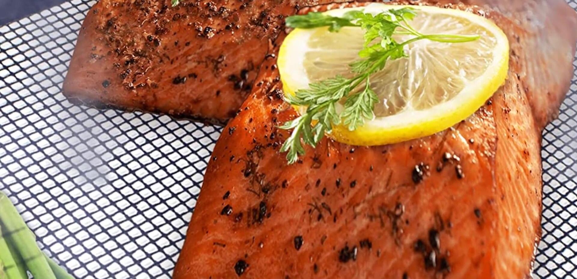 Food cooking on Kona Mesh Mats