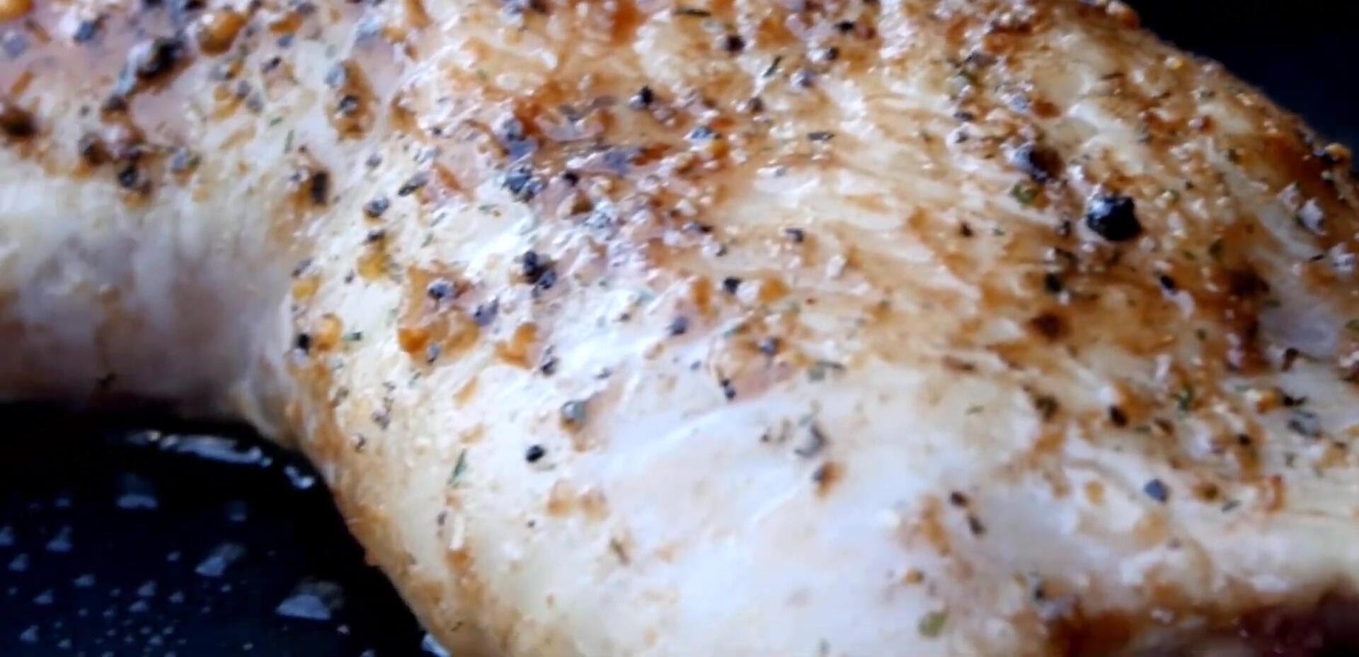 Fish cooking on Grillaholics Mat