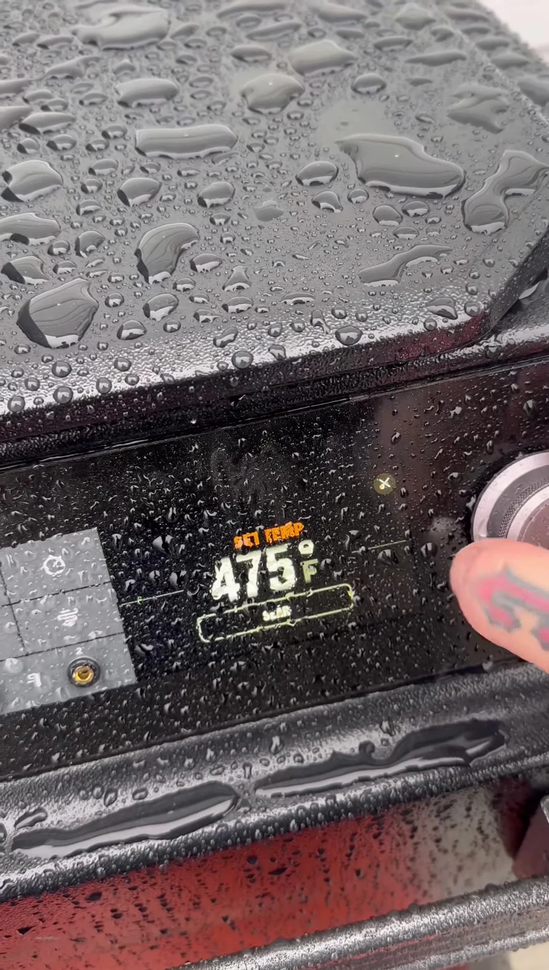 The temperature is increased to 475°F for searing.