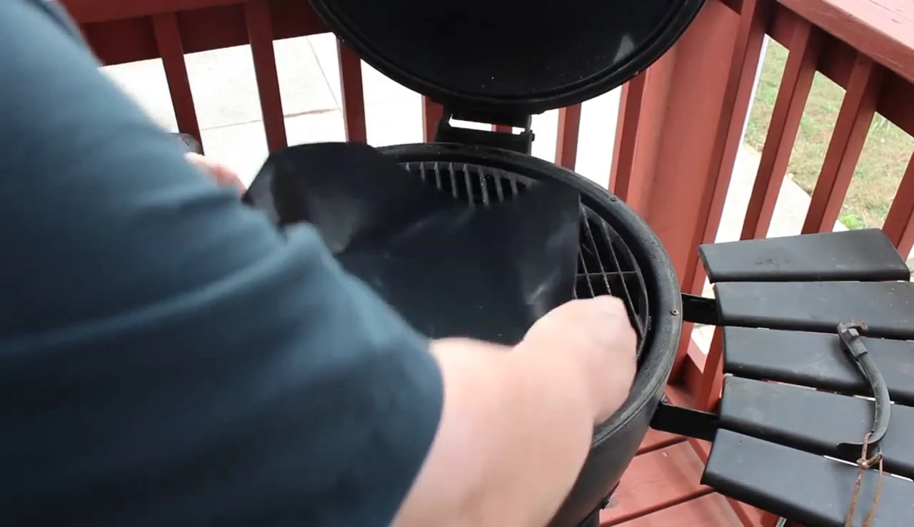 Trimmed grill mat on the grill