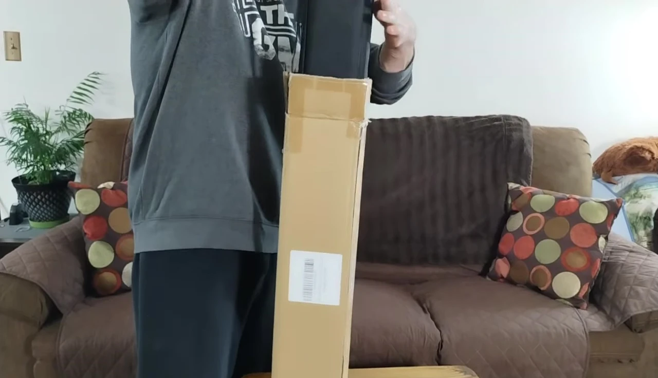 The grill in its packaging.