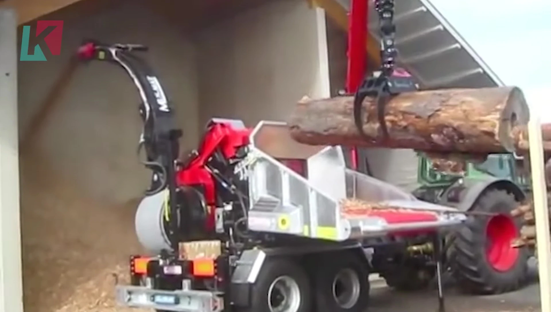The Musmax Wood Terminator 11ZS drum chipper showcasing its robust build.