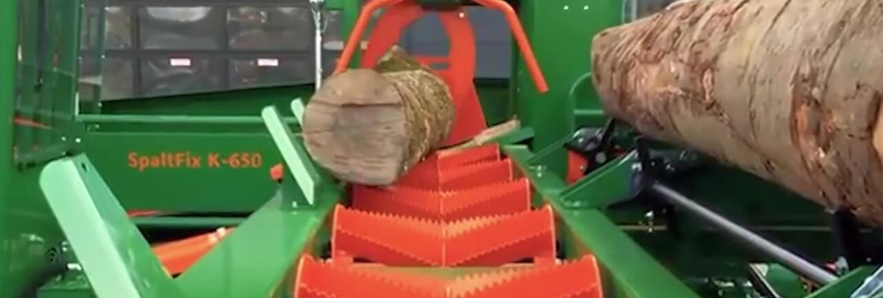 The Spaltfix Cavario Posh wood processing machine.