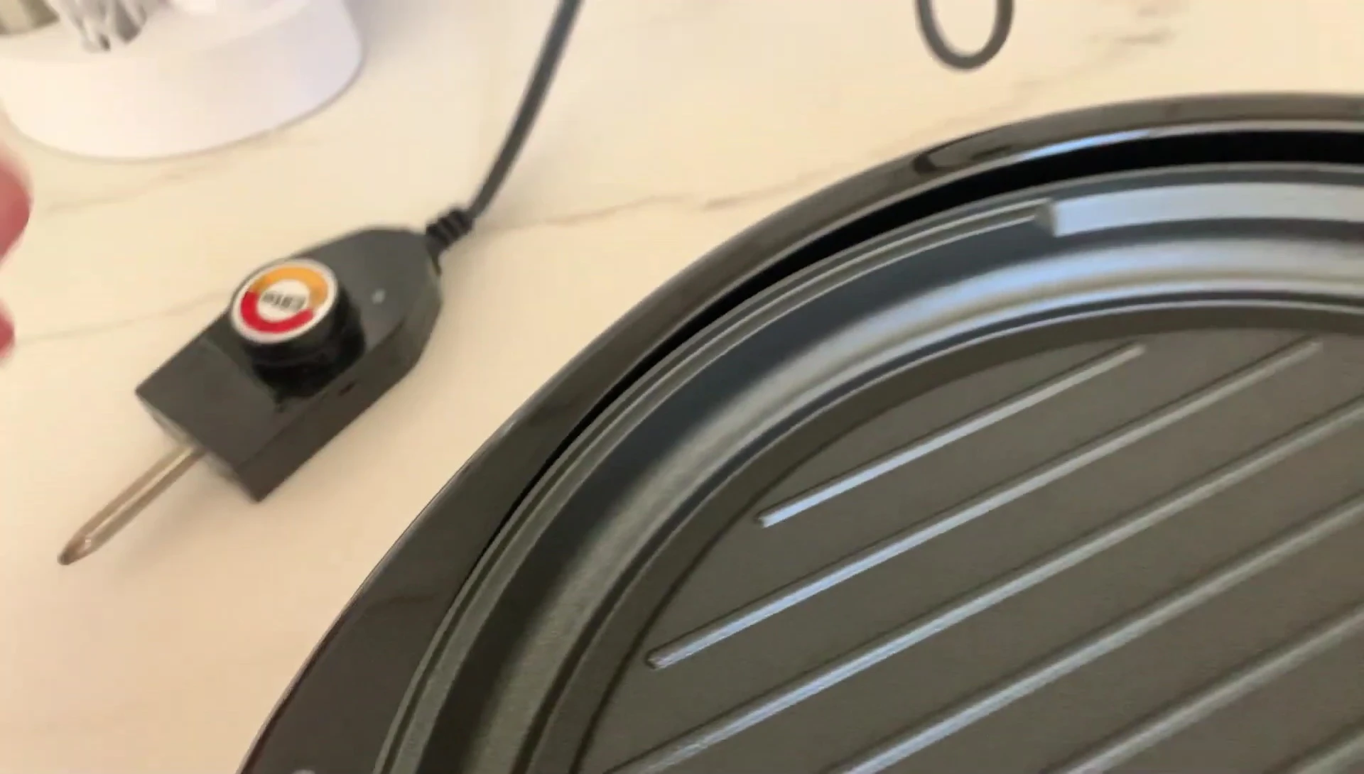 The detachable heating element of the Elite Gourmet grill, highlighting ease of cleaning.