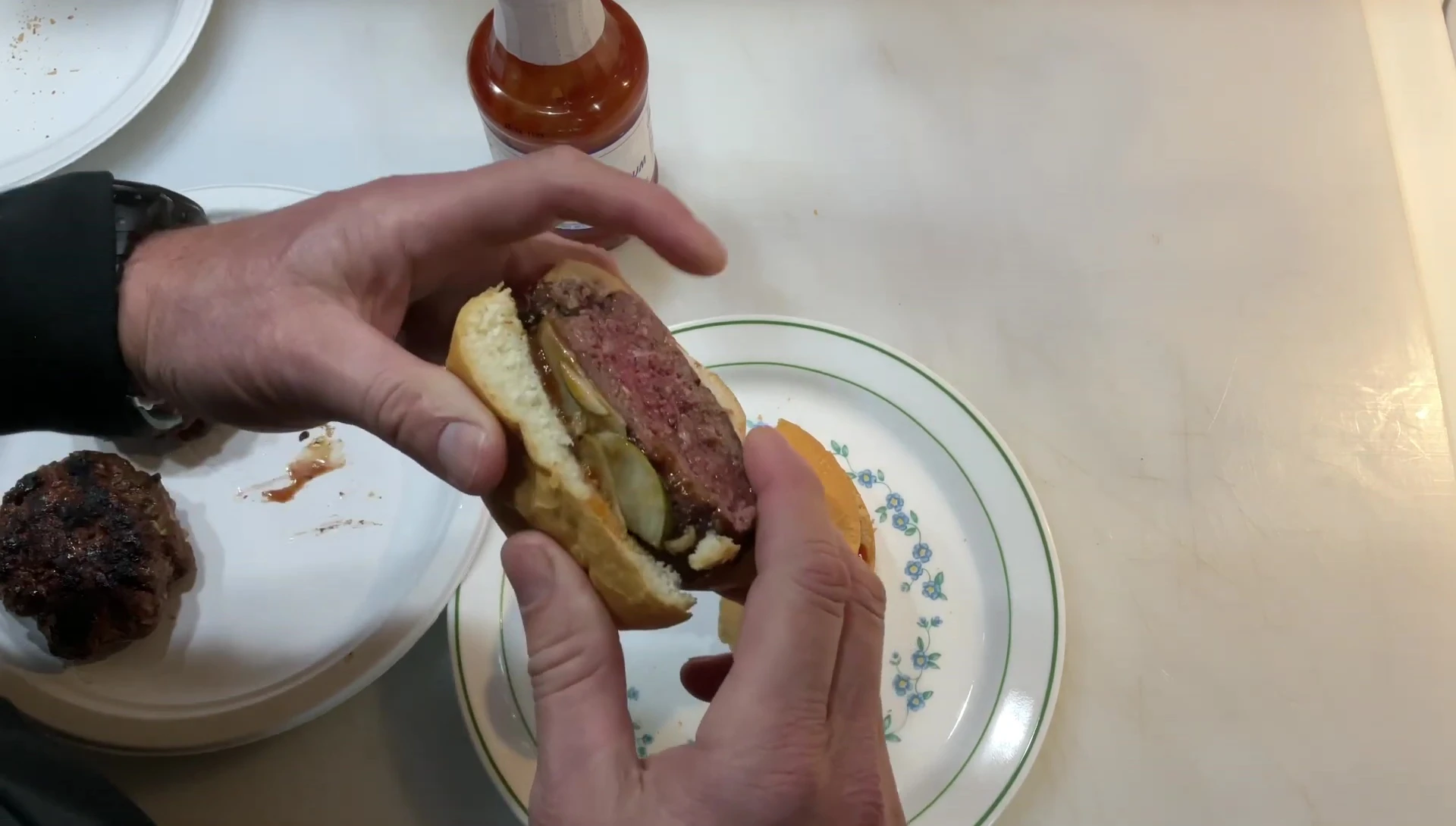 Final shot of the delicious-looking cooked burgers.