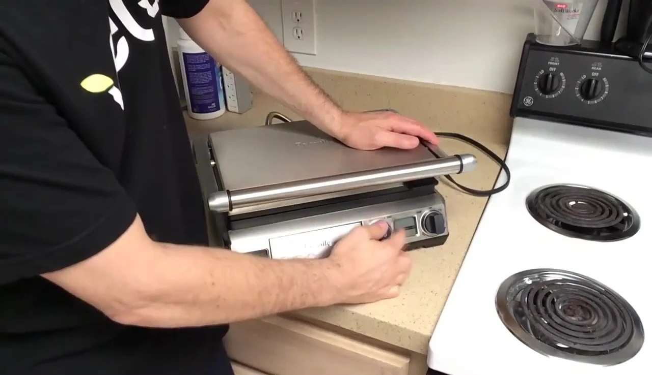 Breville BJE820XL Smart Grill showcasing its open position