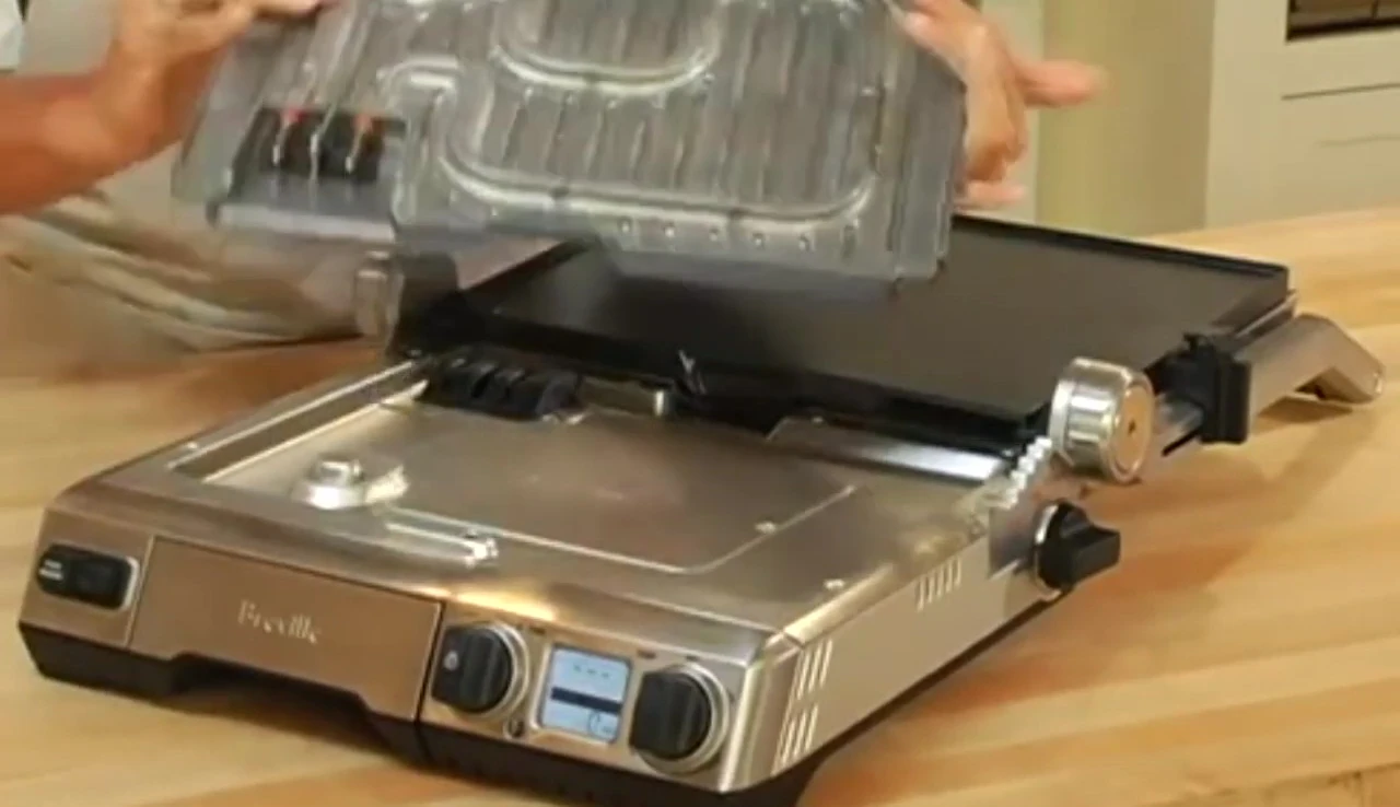 Showing the digital controls and readout of the Breville grill