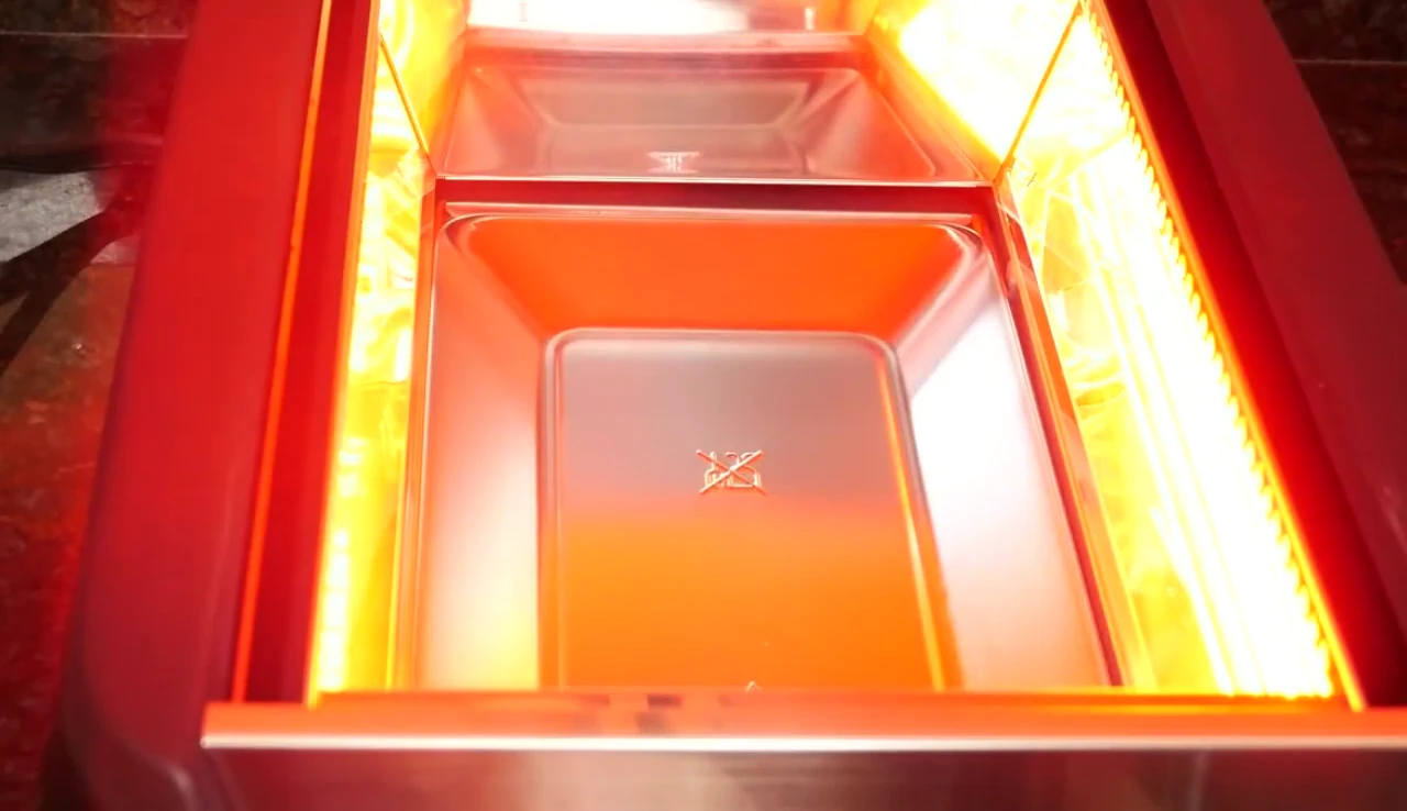 The cooking surface and drip tray for easy cleaning