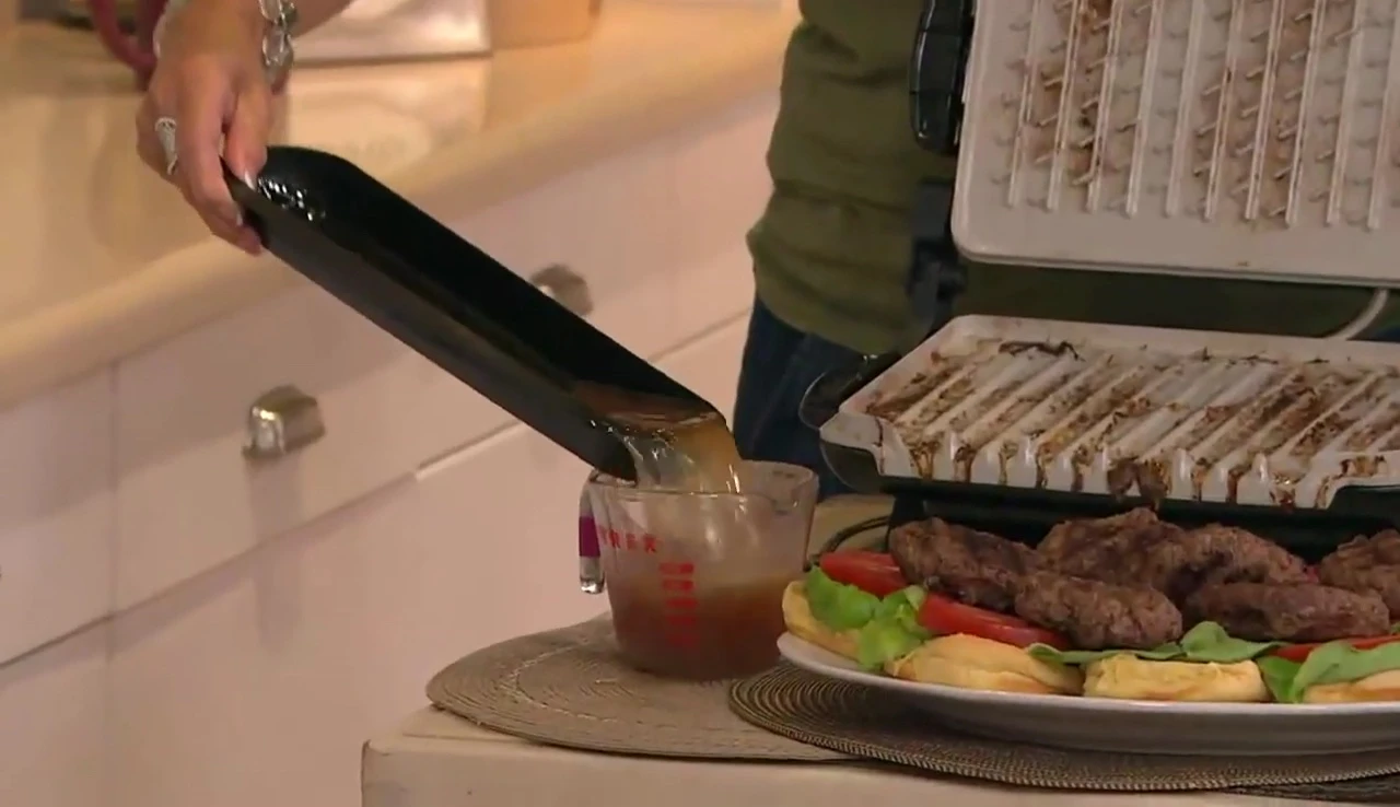 Showing the removable plates of the George Foreman grill