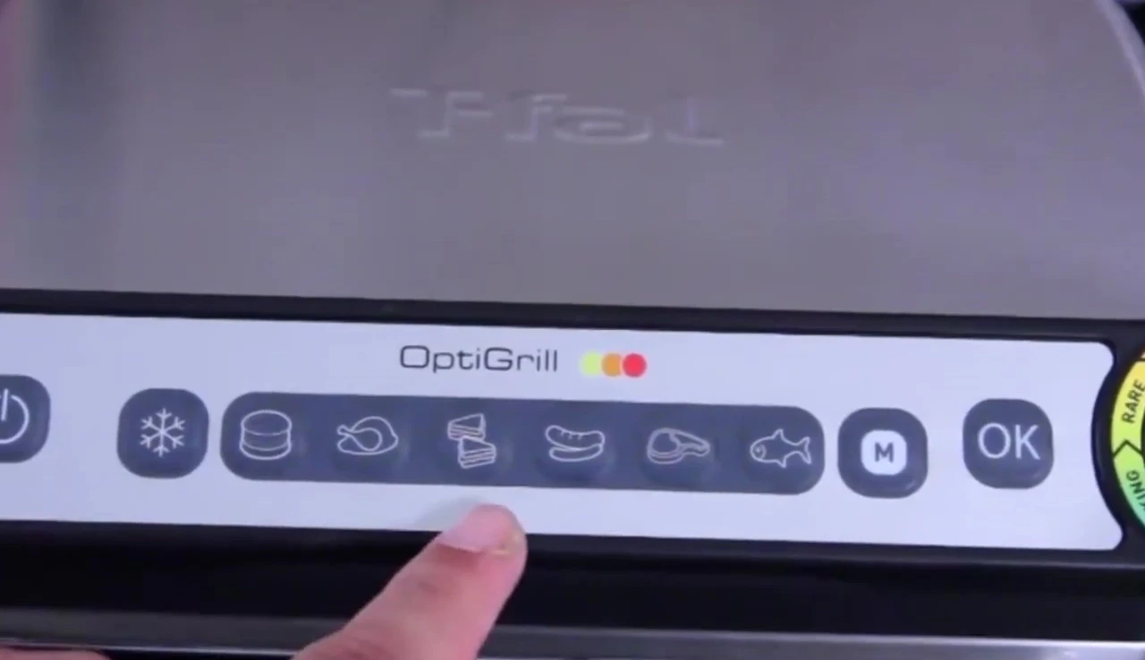 Close-up on the T-fal grill handle and control panel
