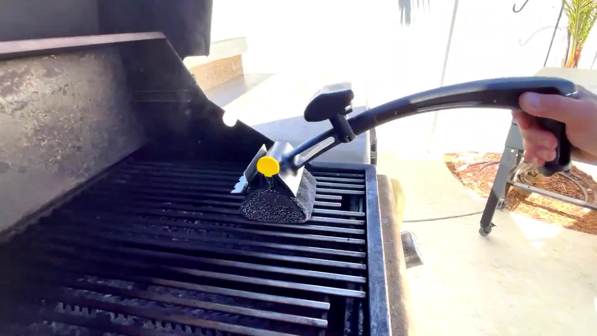 A shot emphasizing the absence of bristles and highlighting the safe design.