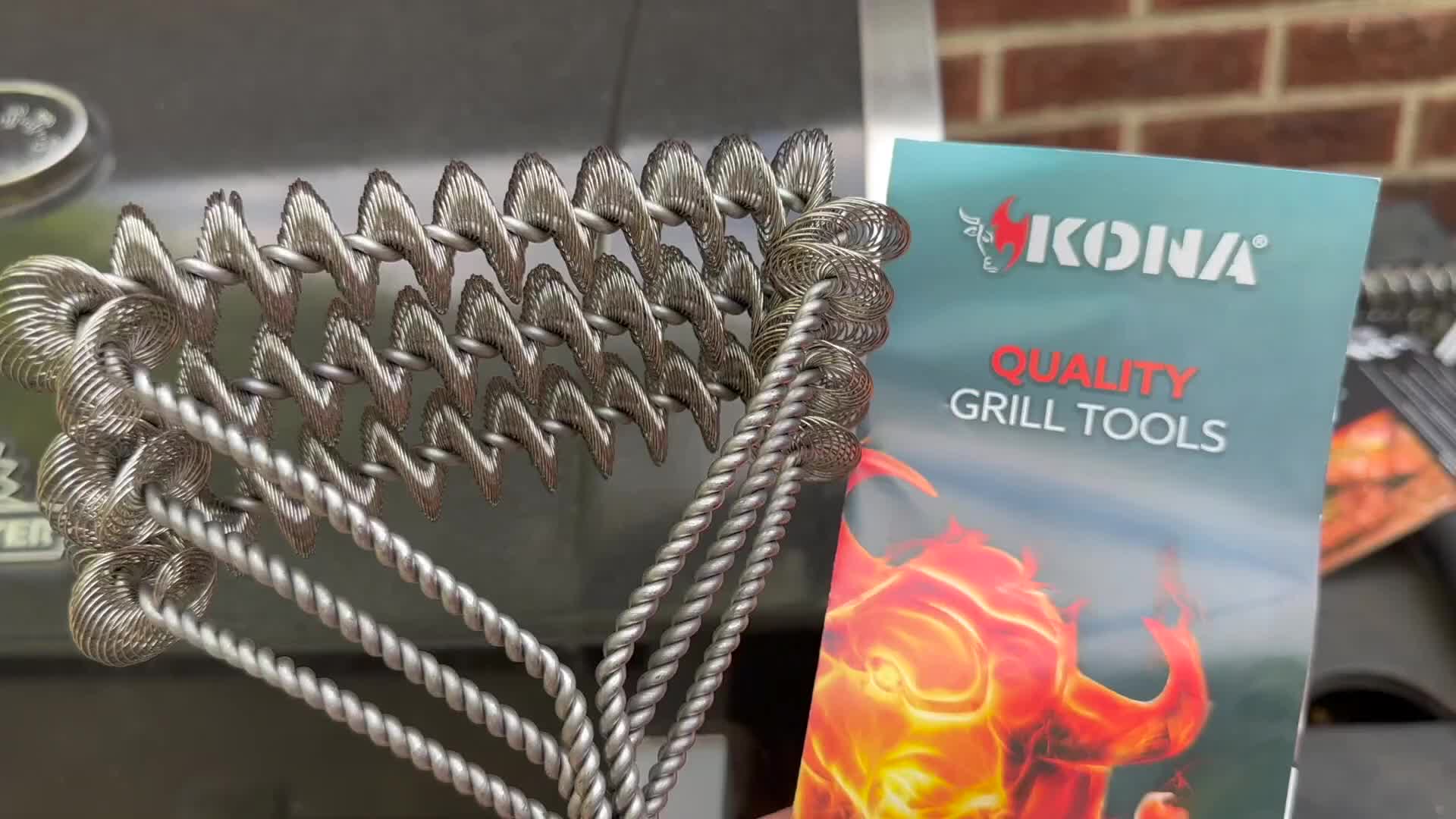 Close-up of the Kona Grill scraper showcasing its three rows of wire loops.