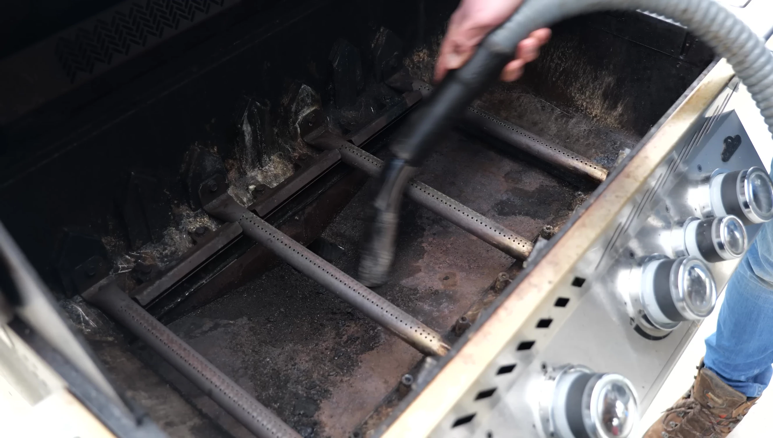Using a fireplace vacuum to remove fine particles