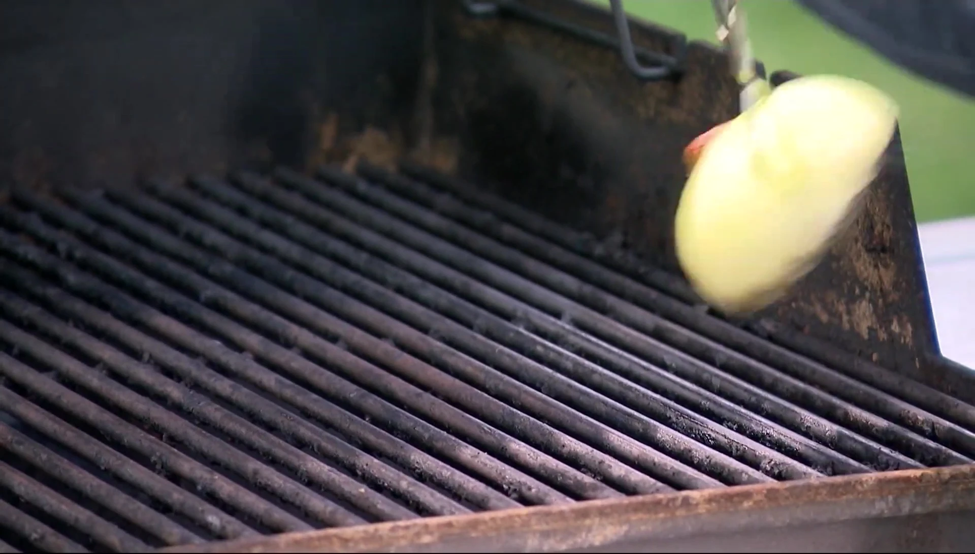 The surprisingly clean grill grates after using the onion.