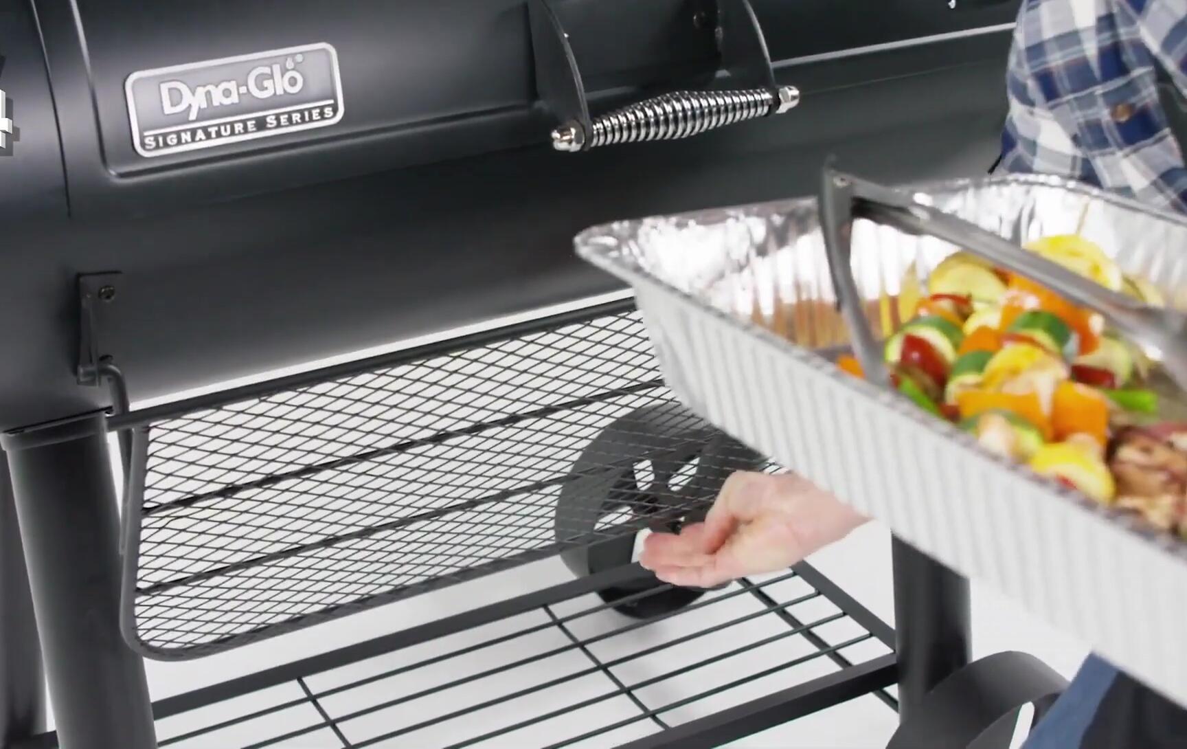 Close up of the Dyna-Glo grill showing the heat distribution