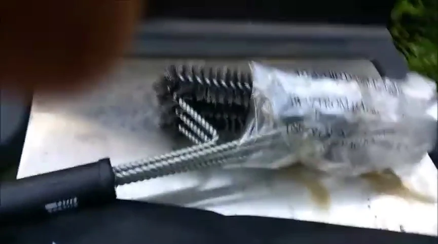A close-up view of the brush head with its three bundles of bristles.