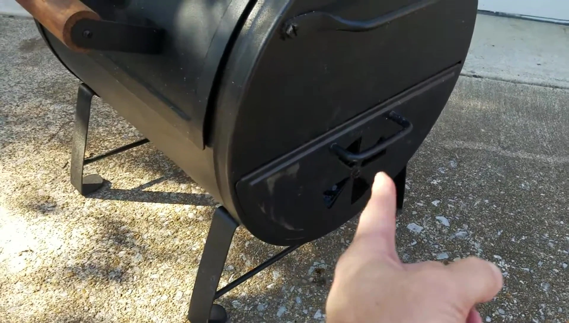 Close-up of the hot grill handle.