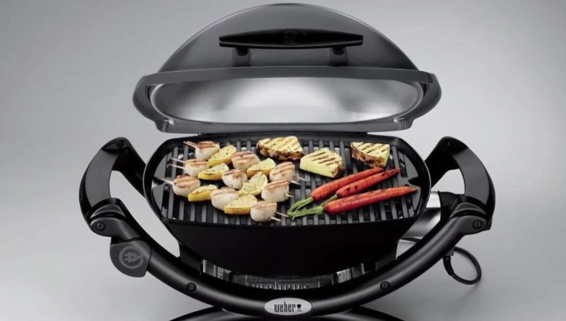 Close-up on the porcelain-enameled cast iron cooking grates.