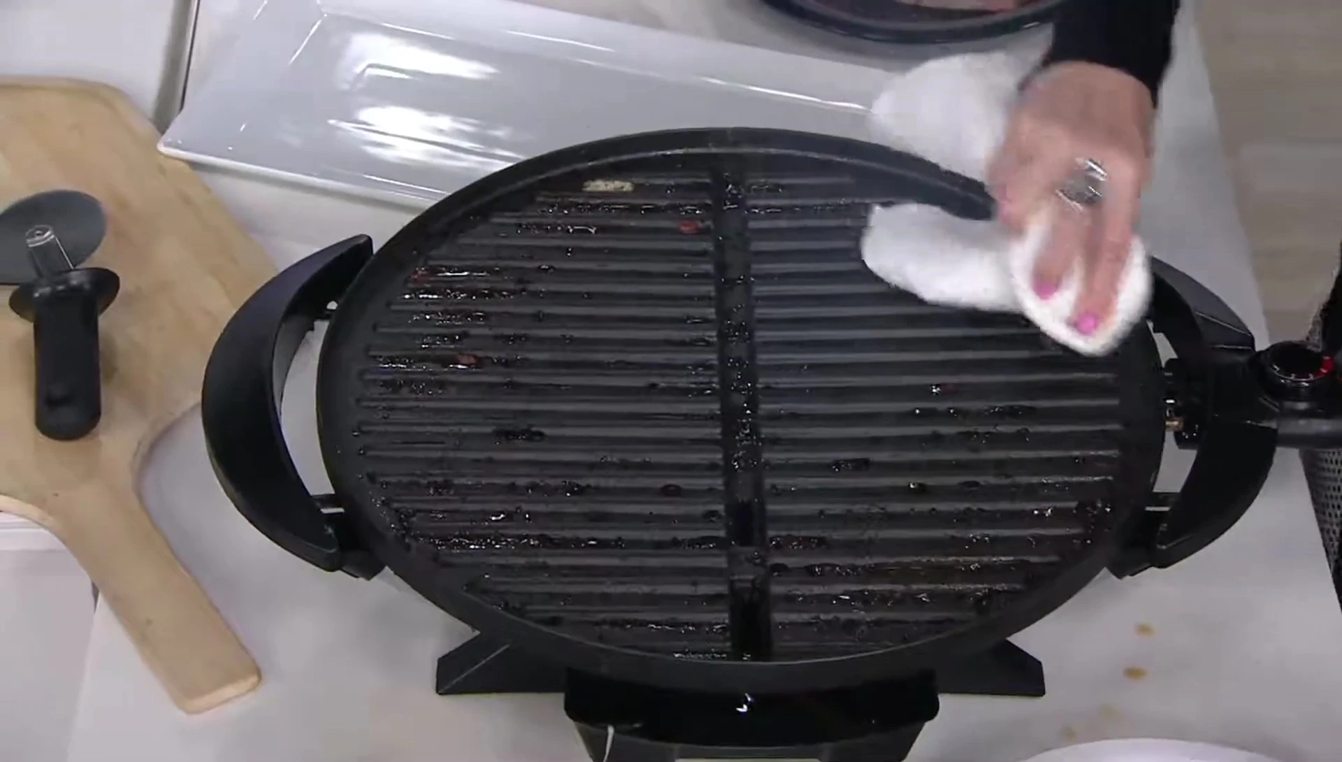 Close-up on the grill plates demonstrating the ease of cleaning.