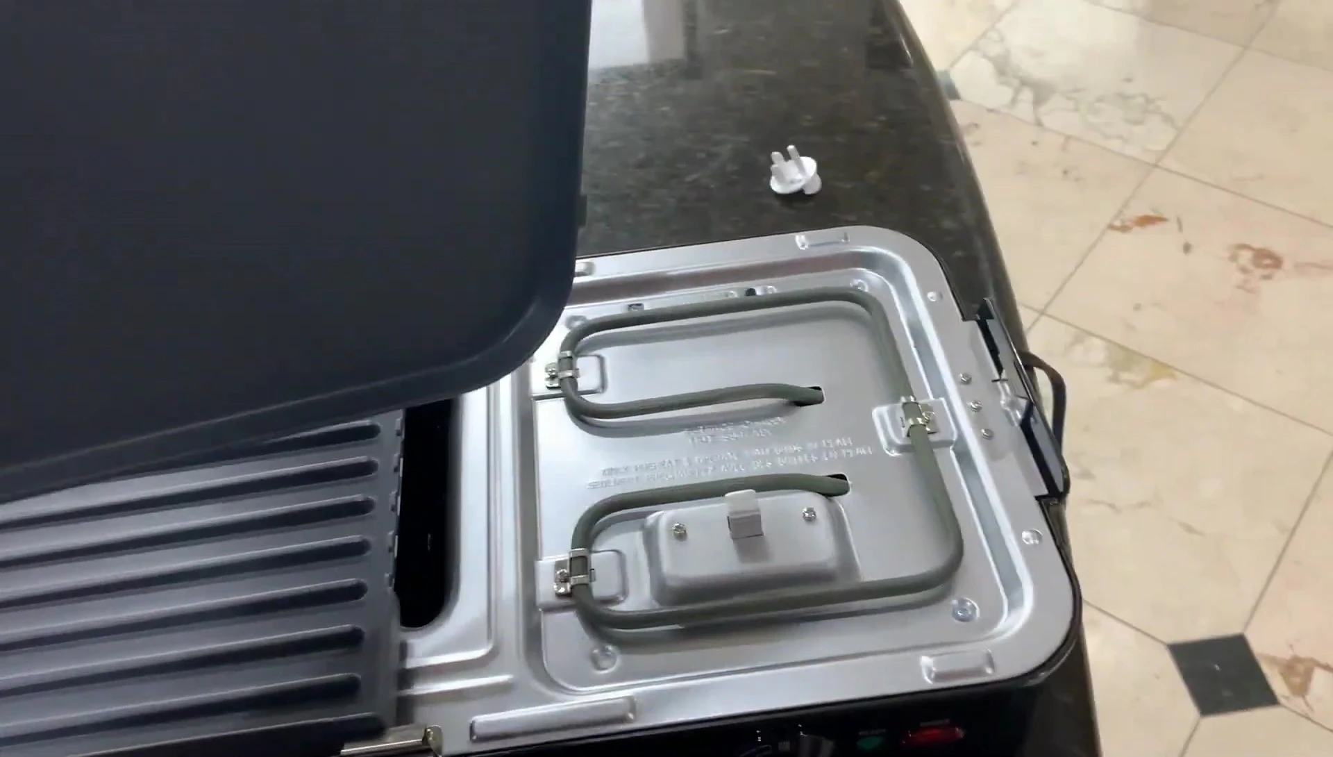 Showing how easy it is to remove and clean the plates