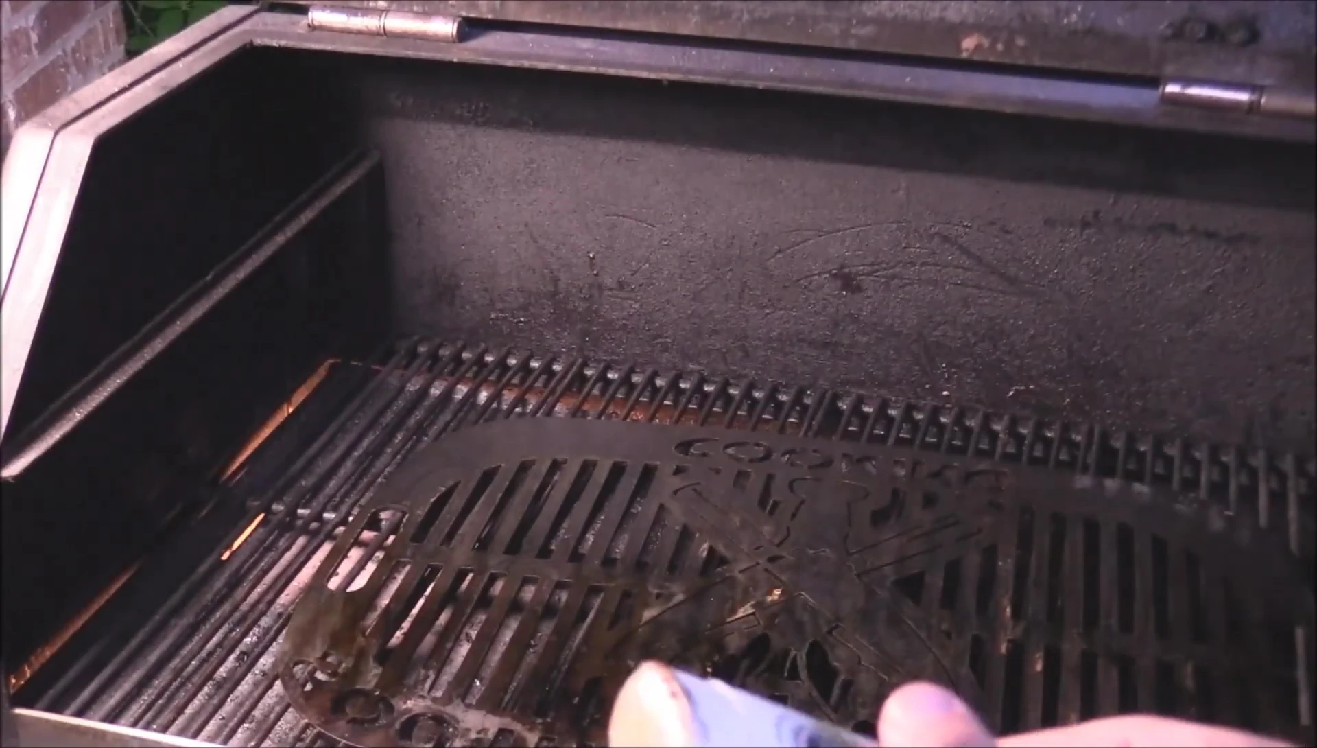 Turning off the oven to cool