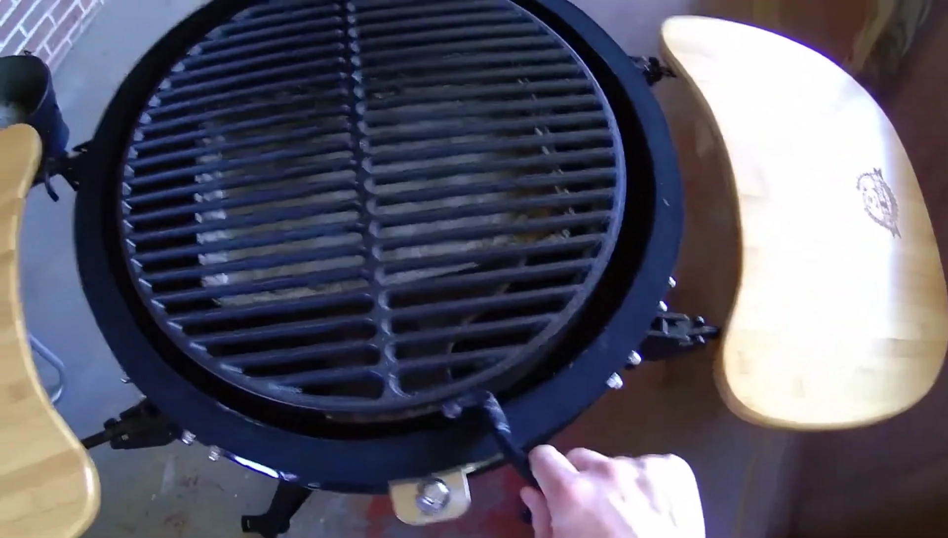 The grate in use, showing even heat distribution.