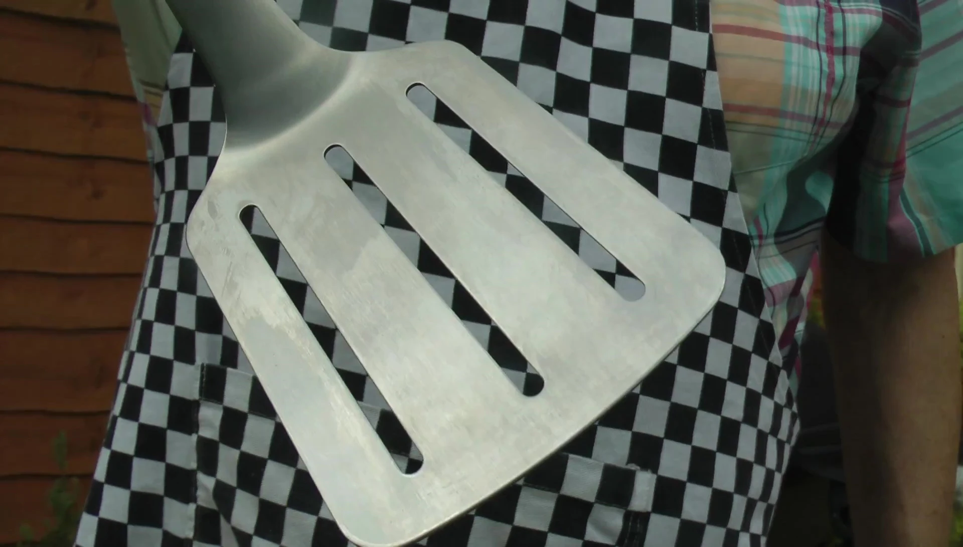Close-up of the spatula, showing its chamfered edge.