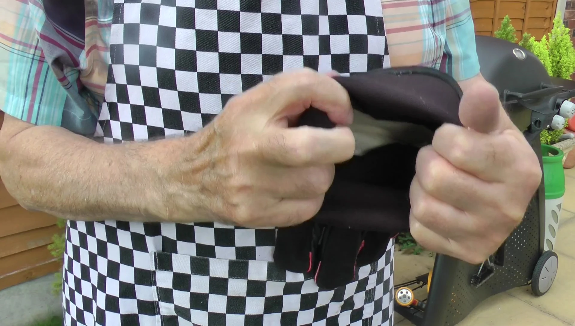 Comparison of the inside of the leather glove with the knitted glove.