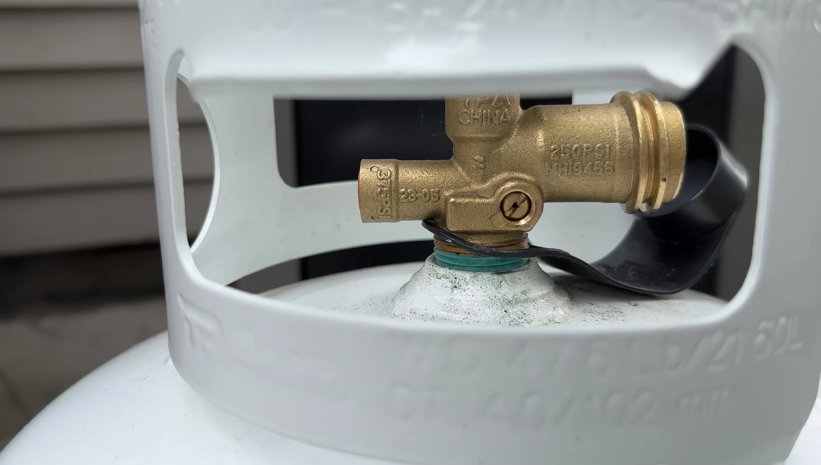 Screenshot showing the manual release valve on the propane tank