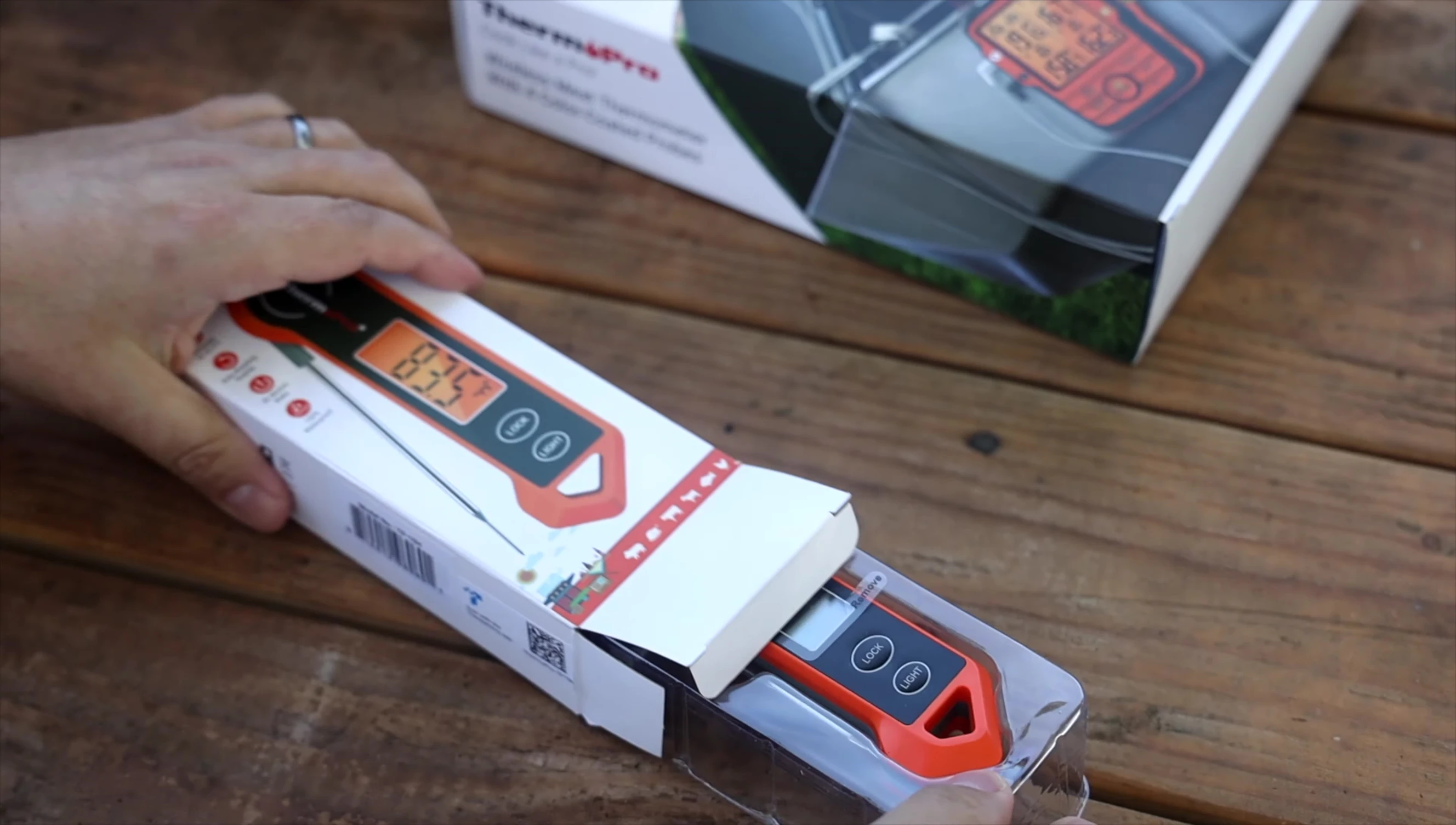 The packaging of the TP-19H showing included accessories