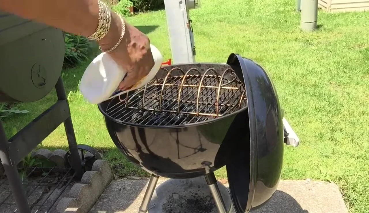 Saturating charcoal with lighter fluid