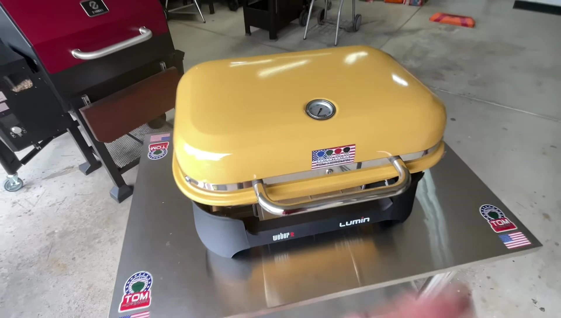 Screenshot highlighting the compact size of the grill.