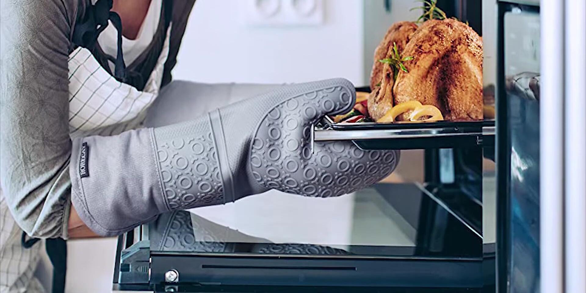 Image highlighting the unique design of the Thinker oven mitts.