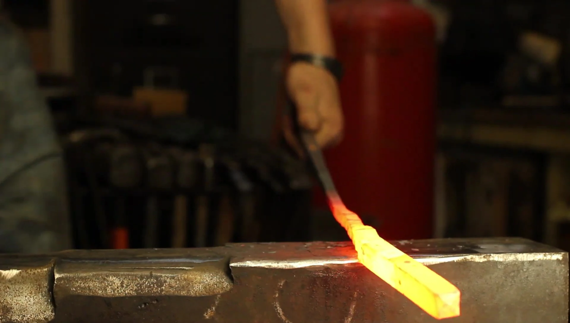 The created shoulder transitions smoothly into the spatula blade.