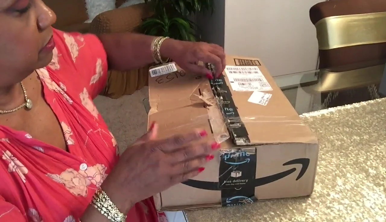 Damaged Amazon packaging of the SoLigt rib rack.