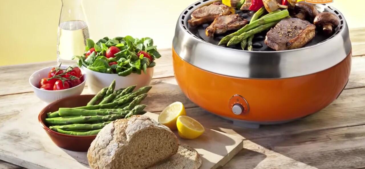 Highlighting the Grillerette's portability.