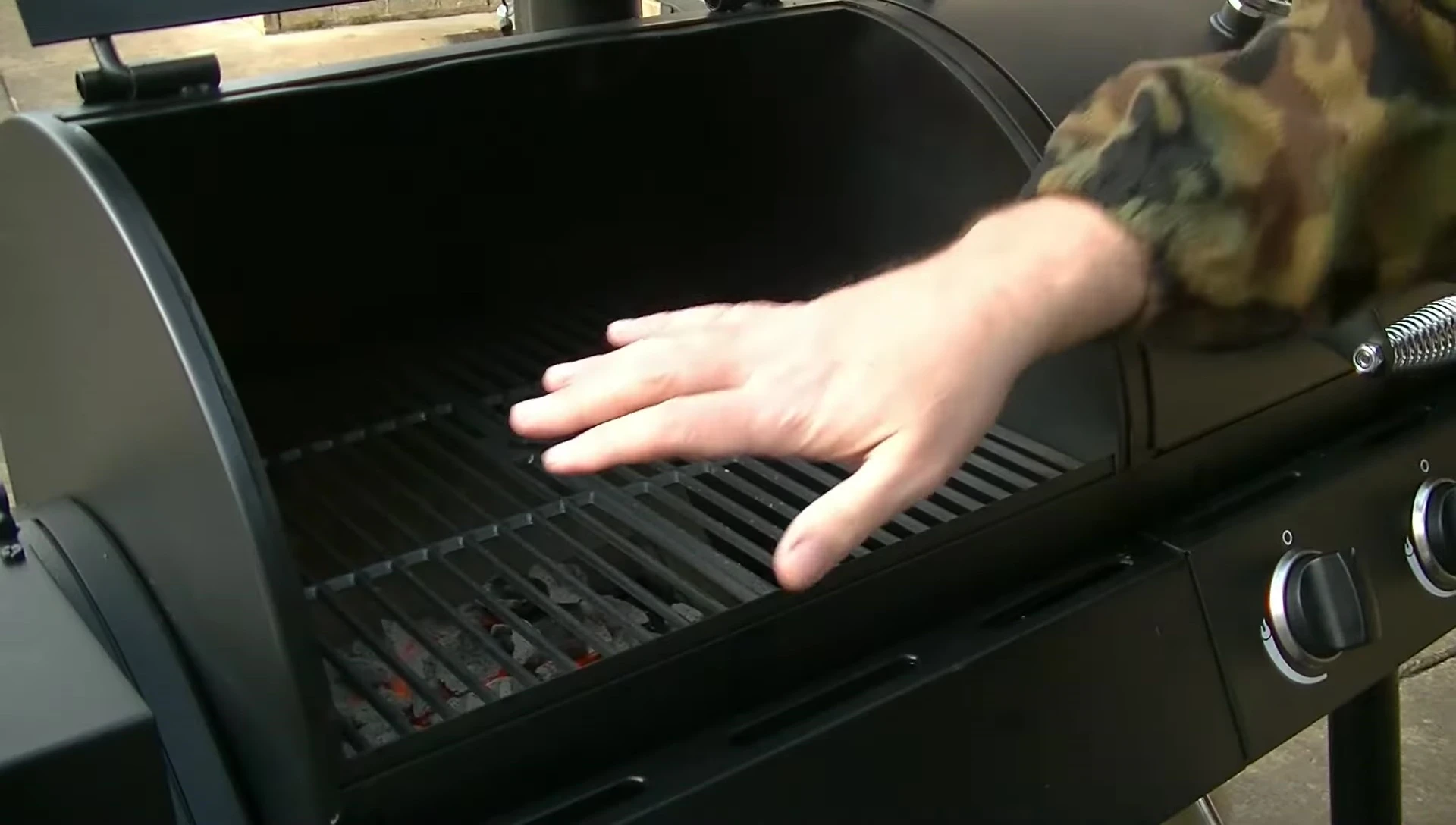Final shot of the seasoned grill ready for cooking