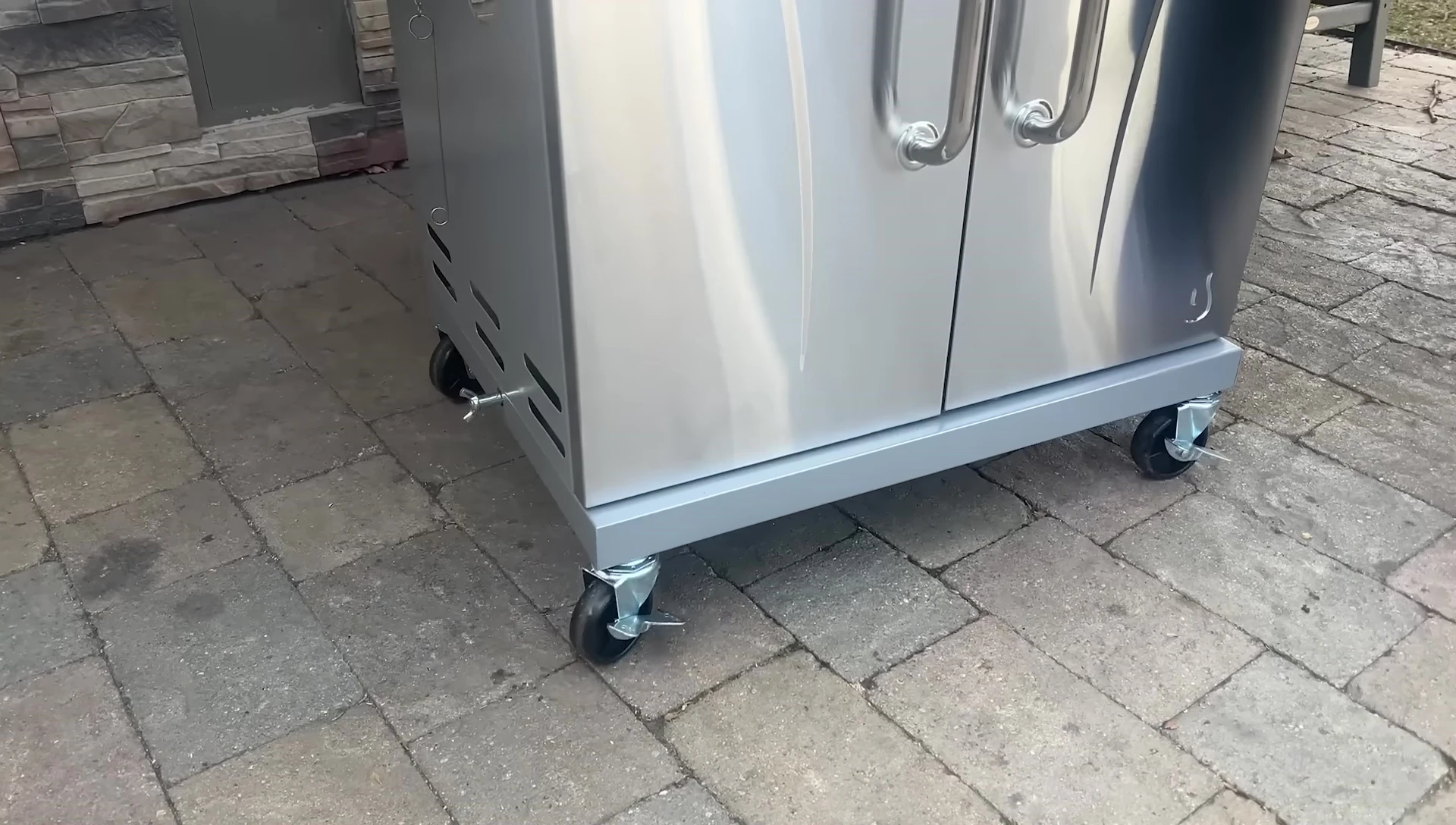 Close-up of the Char-Broil's wheels.