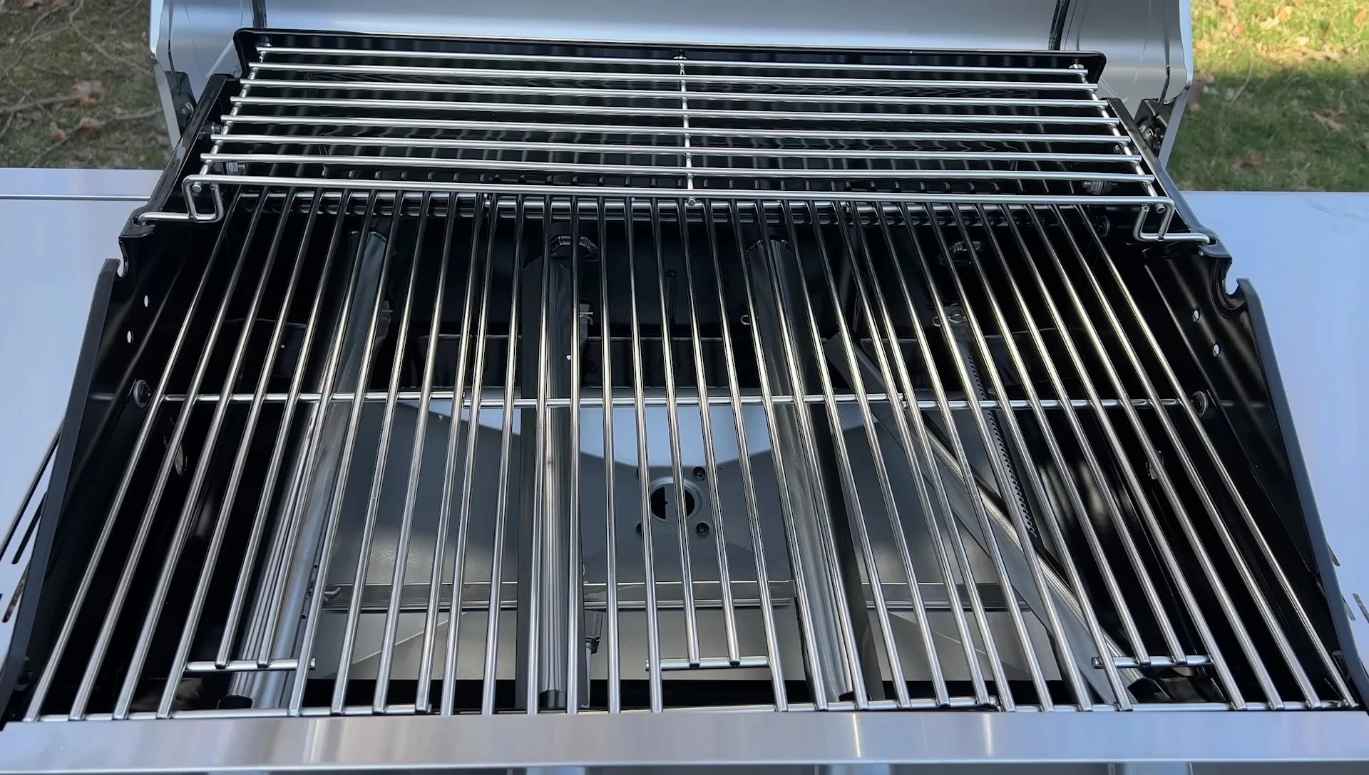 Close-up shot of the Char-Broil cooking grates.