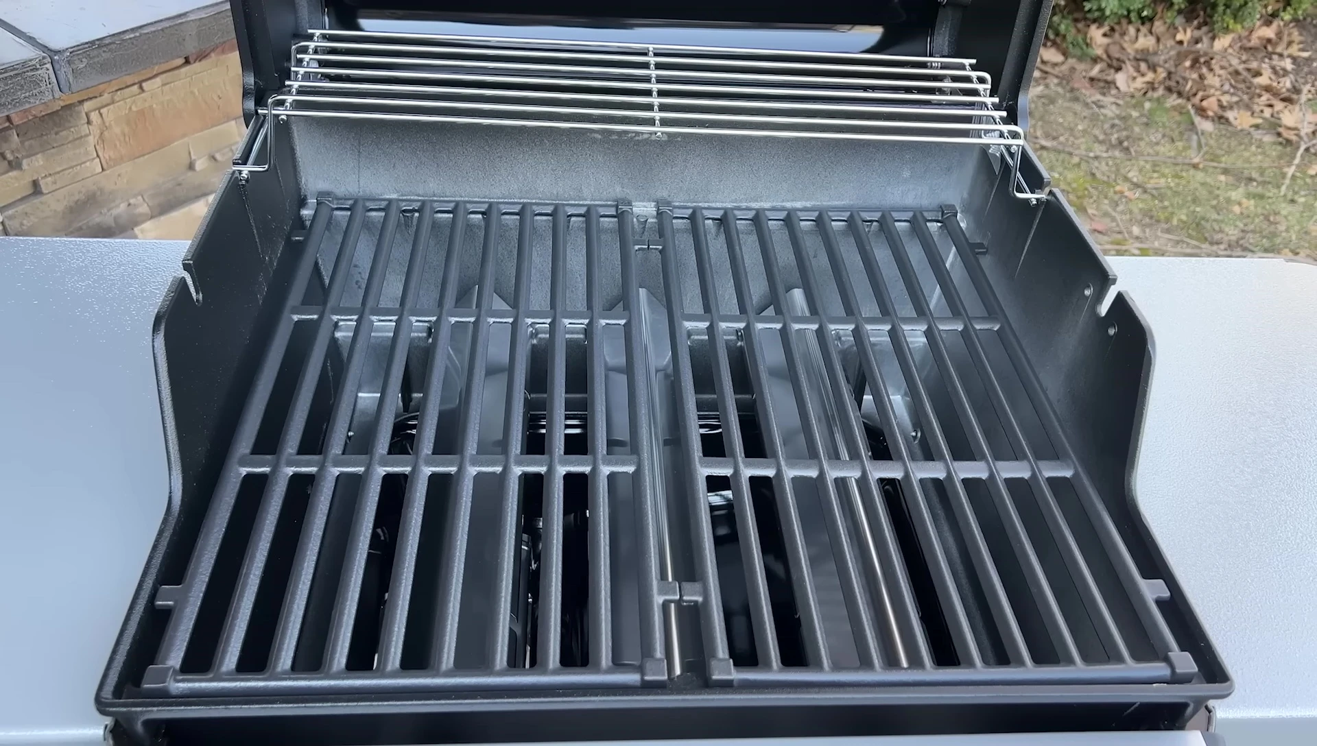 Comparison of upper racks on the three grills.