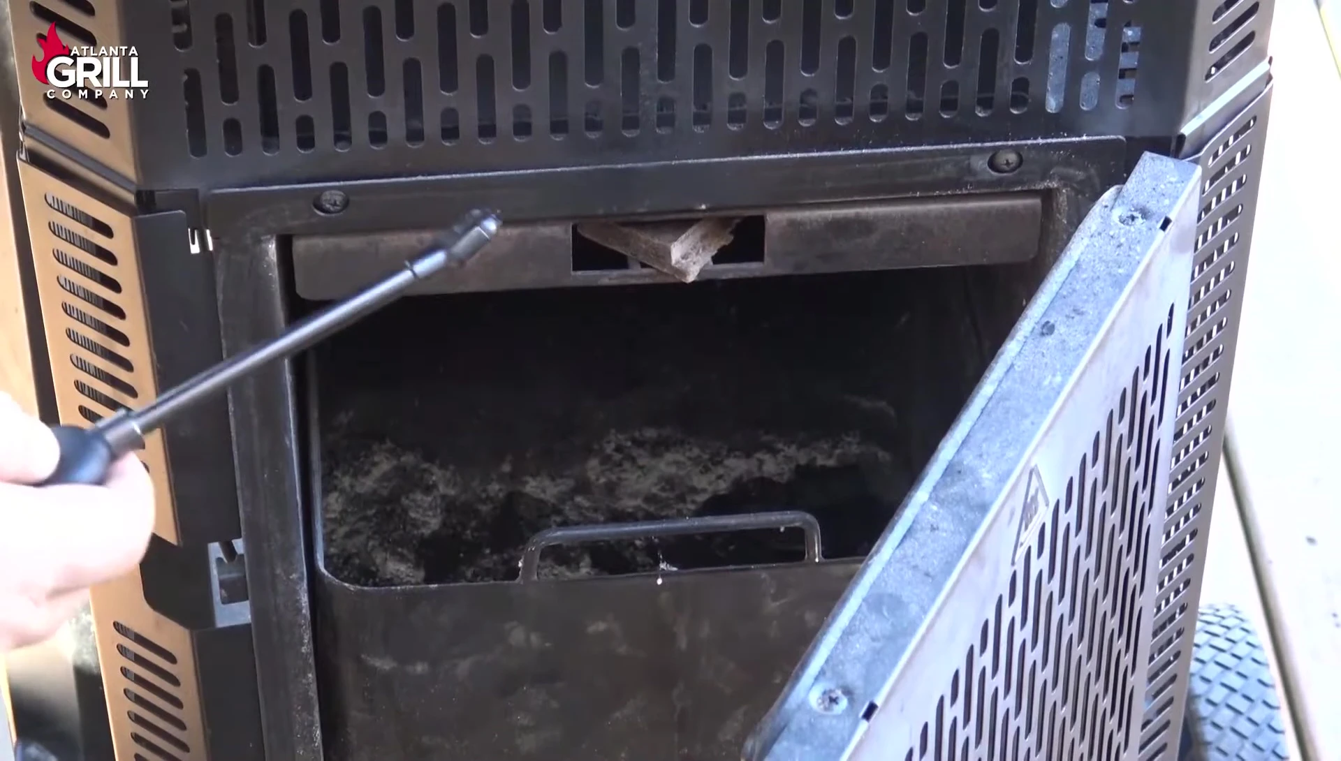 The Masterbuilt Gravity Series 1050 grill