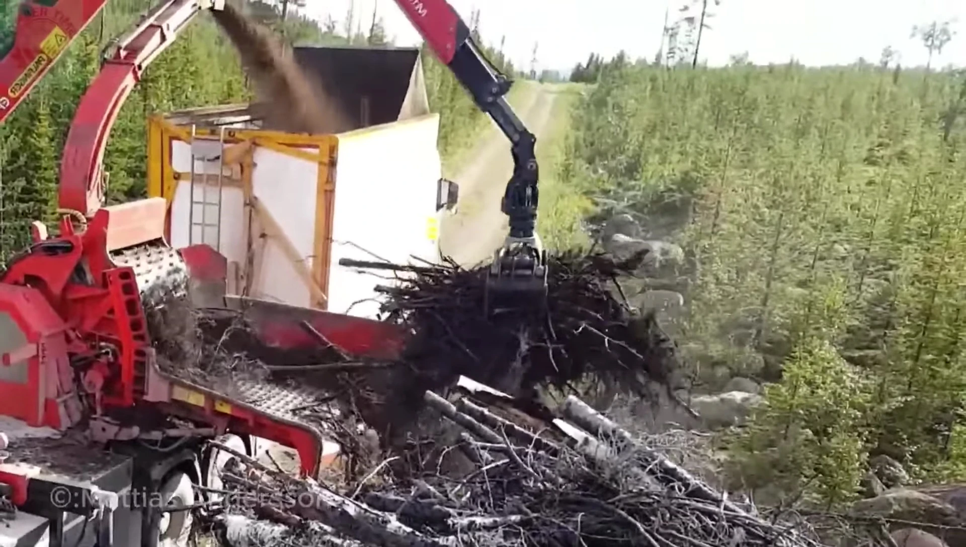 The Viber 84 Hugo Combo processing a large log.