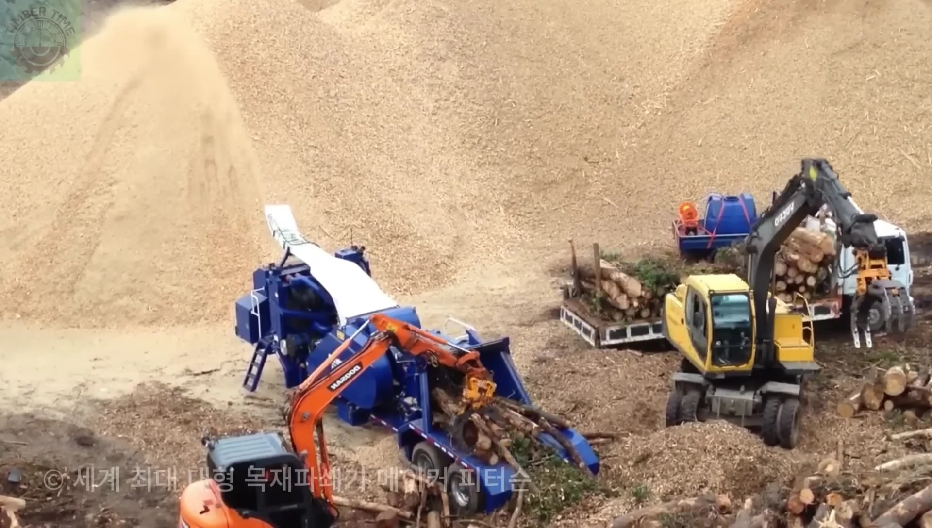 The Peterbuilt engine powering the Timbertime chipper.