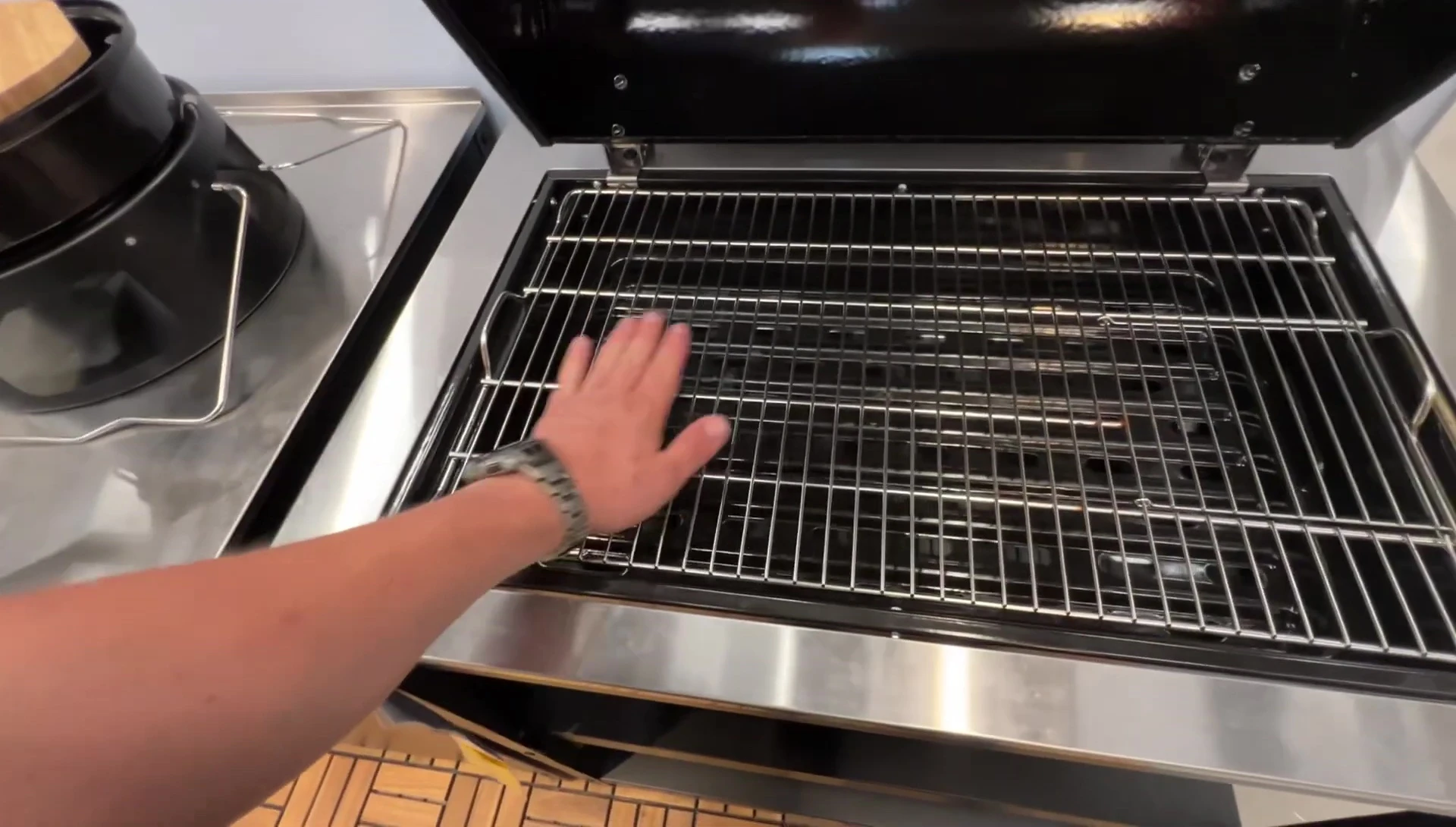 A shot highlighting the thinness of the grilling surface