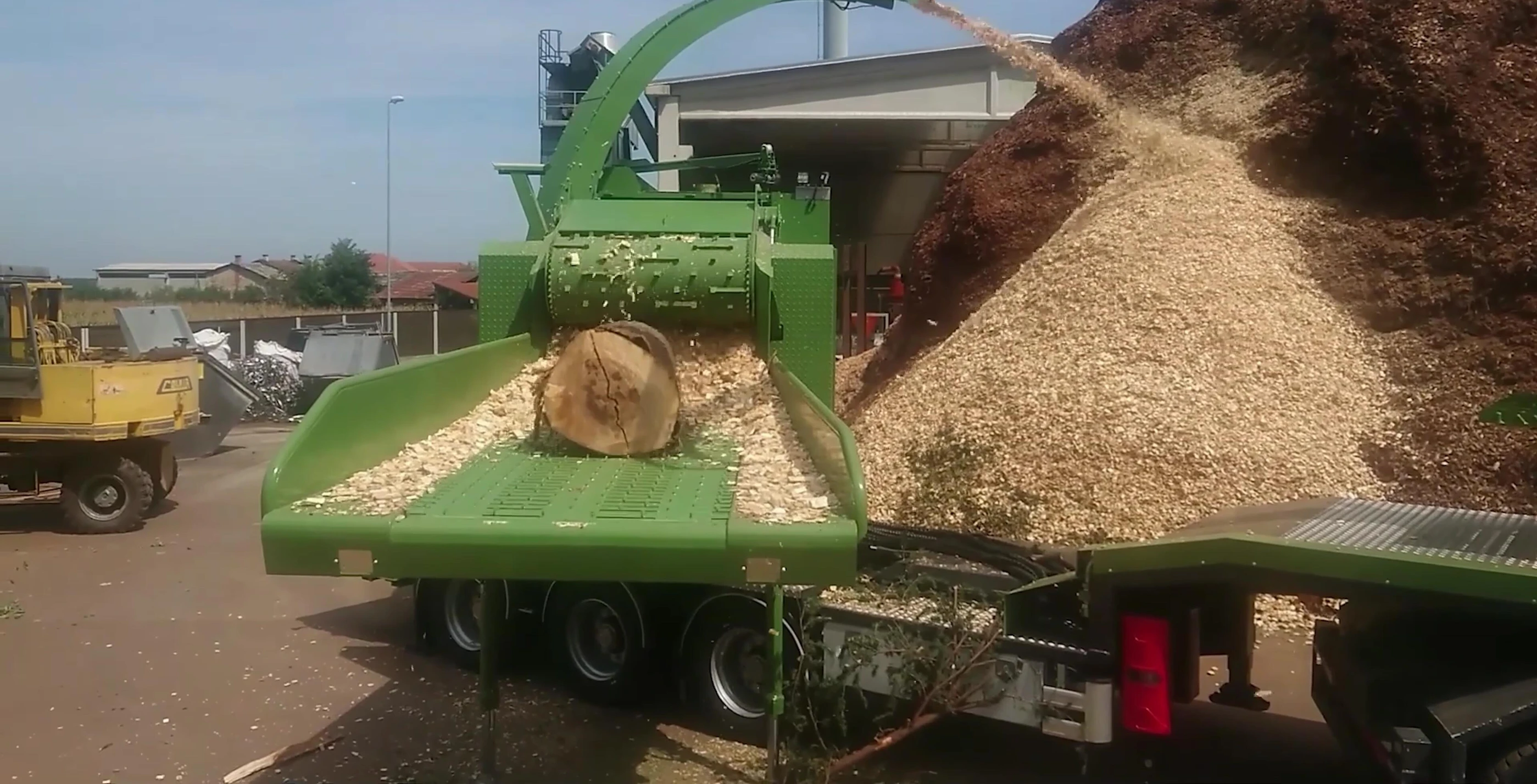 A large pile of wood chips produced by the Pzelado PTH400